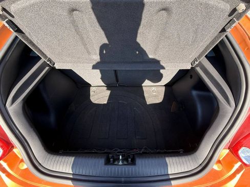Used 2013 Hyundai Veloster FWD image 16