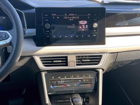 New 2026 Volkswagen Taos SE image 13