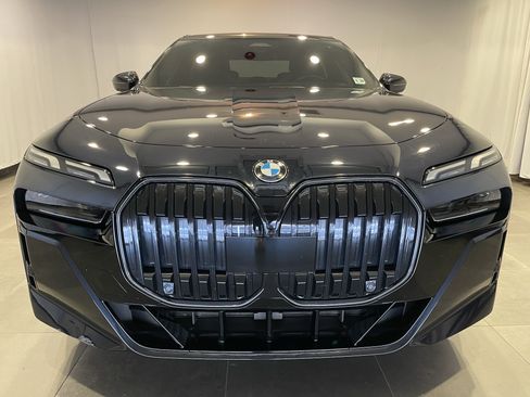 Used 2023 BMW 740i w/ Parking Assistance Package RWD image 2