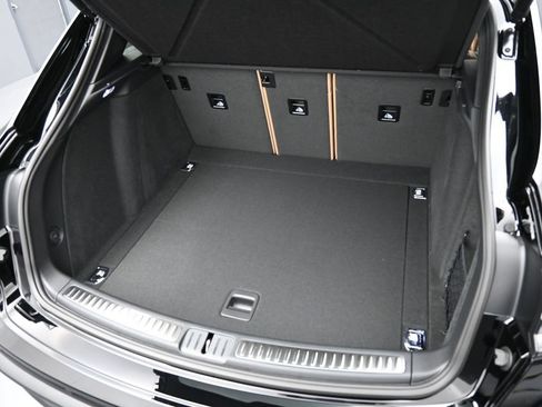 Certified 2026 Porsche Macan AWD/4WD image 33