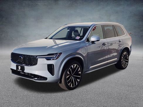 New 2026 Volvo XC90 T8 Plus image 3