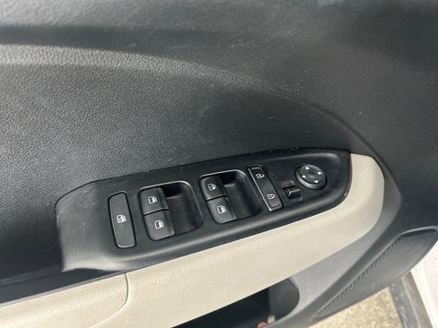 Used 2020 Hyundai Venue SEL FWD image 7