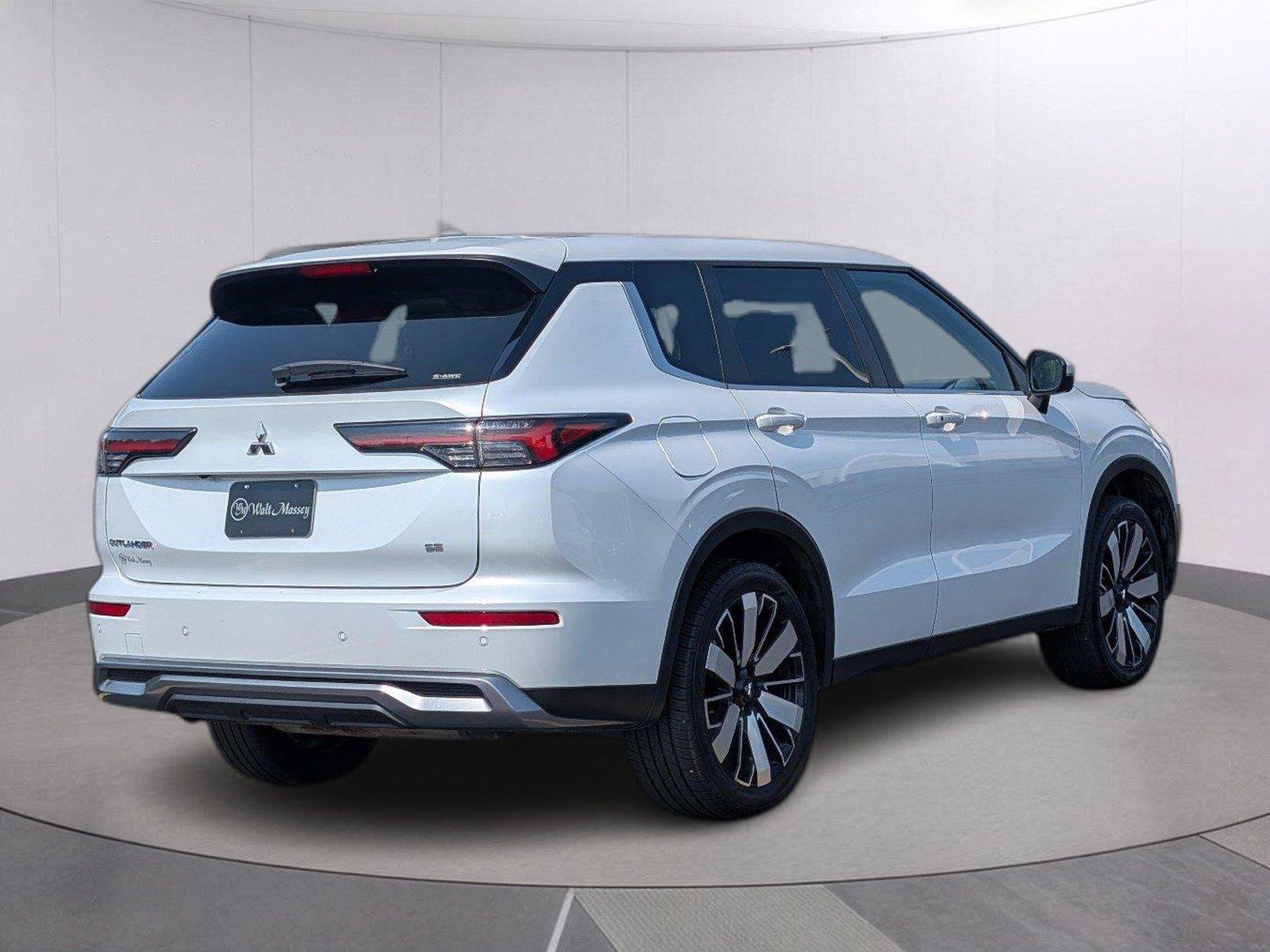 Used 2025 Mitsubishi Outlander SE AWD/4WD image 7