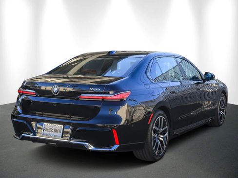 Certified 2025 BMW 740i image 6