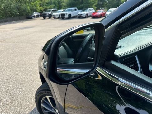 Used 2019 Toyota Highlander XLE AWD/4WD image 17