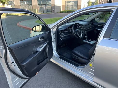 Used 2014 Toyota Camry SE FWD image 7