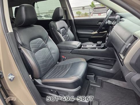 Used 2023 Nissan Pathfinder Platinum w/ Cargo Package AWD/4WD image 17