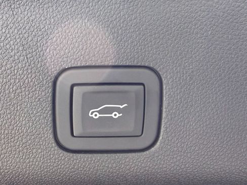 Used 2024 Cadillac Escalade Premium Luxury AWD/4WD image 43