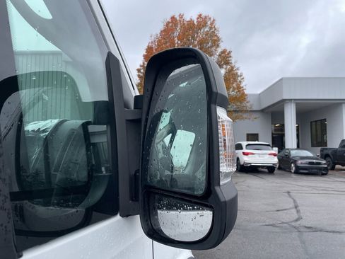 Used 2025 RAM ProMaster 2500 w/ Convenience Group image 15