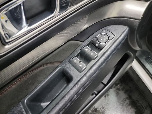 Used 2018 Ford Explorer XLT w/ Equipment Group 202A image 14