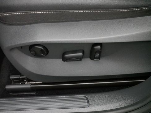 Certified 2022 Volkswagen Taos SE image 20