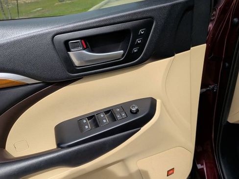 Used 2019 Toyota Highlander Limited Platinum image 12