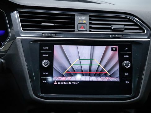 Used 2024 Volkswagen Tiguan SE w/ Panoramic Sunroof Package AWD/4WD image 23