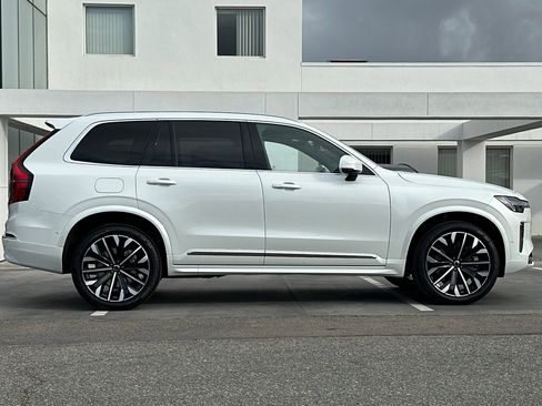 New 2026 Volvo XC90 T8 Plus AWD/4WD image 4