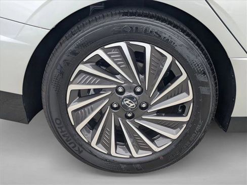 Used 2026 Hyundai Sonata Limited FWD image 25