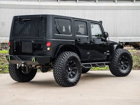 Used 2016 Jeep Wrangler Unlimited Sahara w/ Connectivity Group AWD/4WD image 50