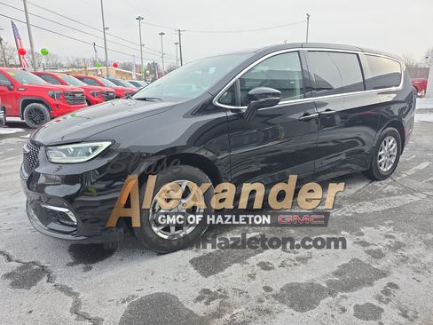 Used 2024 Chrysler Pacifica Touring-L image 34