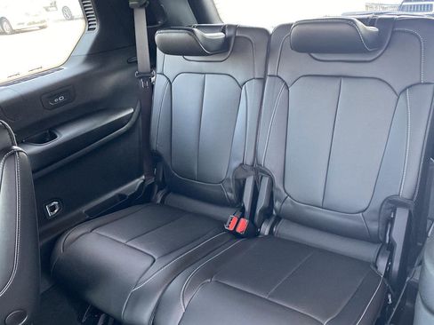 Used 2025 Jeep Grand Cherokee L Limited w/ Black Appearance Package image 17