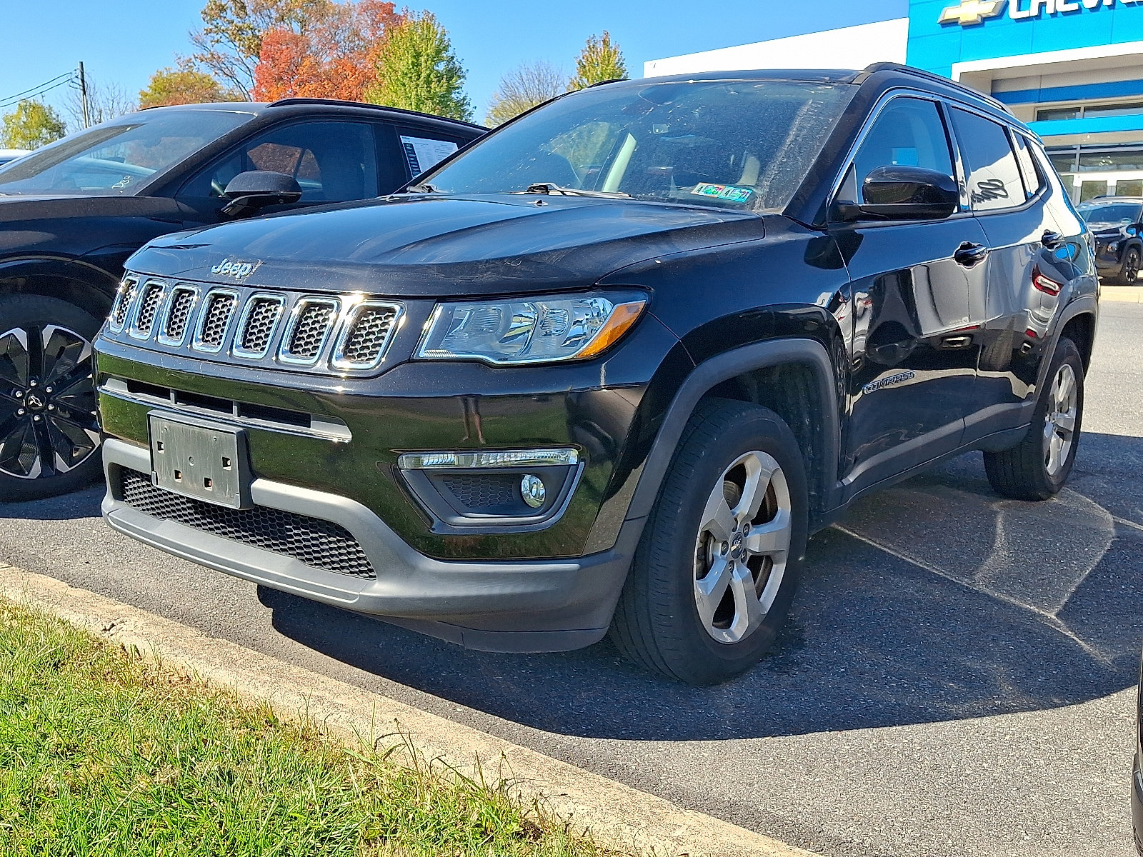 Used 2018 Jeep Compass Latitude w/ Popular Equipment Group AWD/4WD image 3