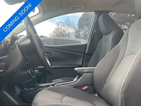 Used 2018 Toyota Prius Three image 2