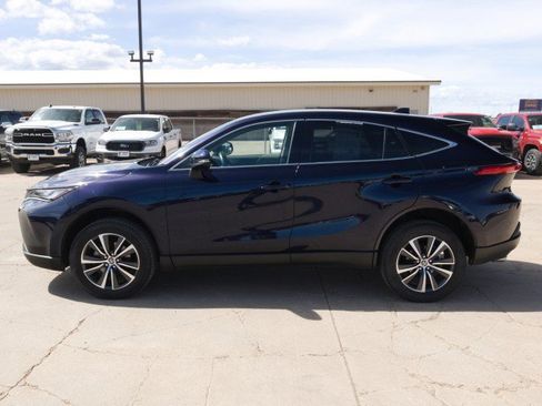 Used 2023 Toyota Venza LE AWD/4WD image 3