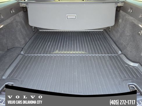 Used 2022 Volvo V90 B6 Cross Country image 31