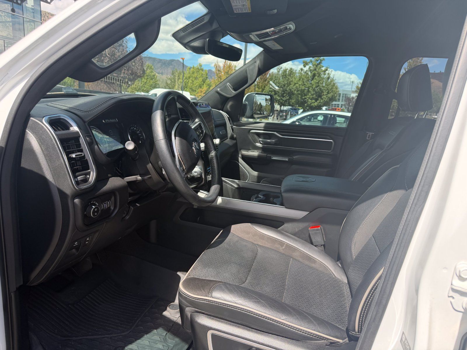 Used 2023 RAM 1500 Laramie AWD/4WD image 6