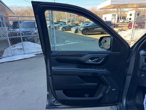Used 2022 Chevrolet Suburban LT AWD/4WD image 11