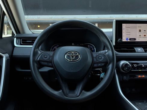 Used 2025 Toyota RAV4 LE AWD/4WD image 29