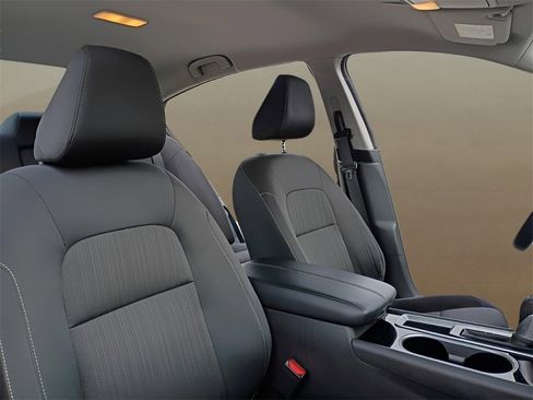 Used 2024 Nissan Altima 2.5 SV image 12