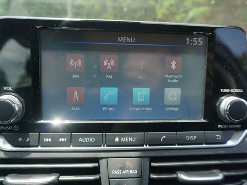 Used 2024 Nissan Altima 2.5 S FWD image 10
