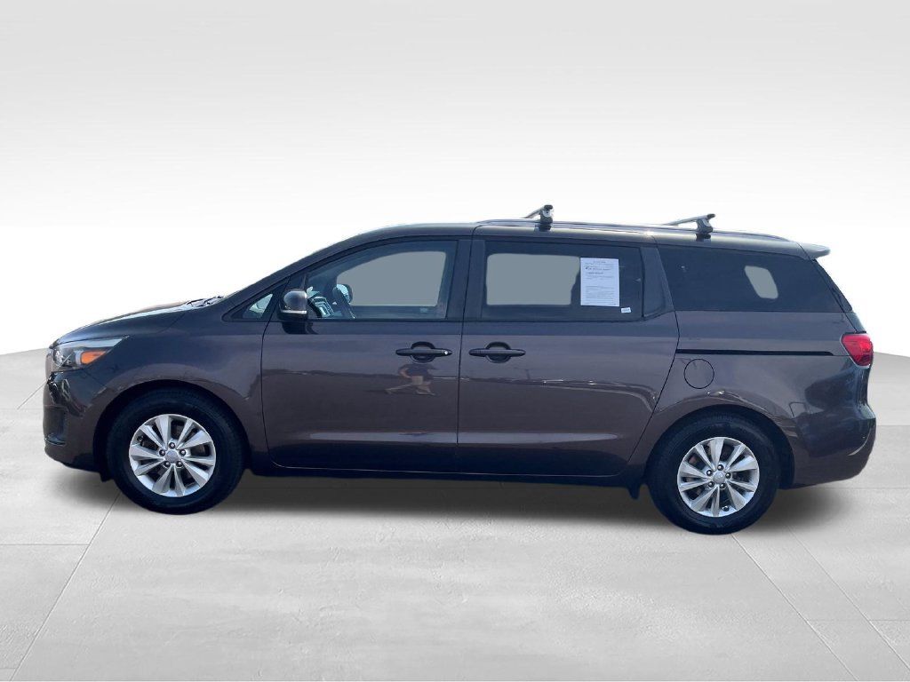 Used 2016 Kia Sedona LX w/ LX Convenience Package FWD image 2