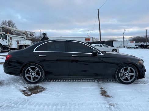 Used 2017 Mercedes-Benz E 300 4MATIC image 5