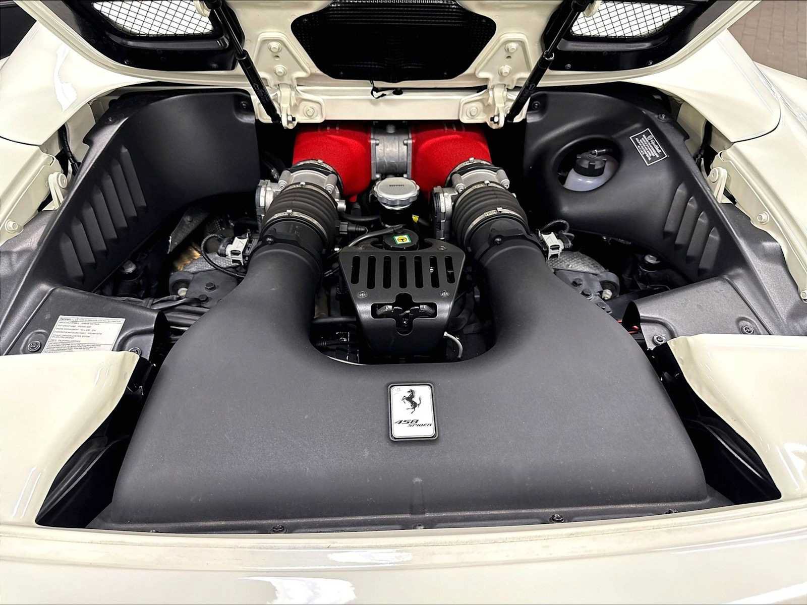 Used 2015 Ferrari 458 Spider RWD image 33