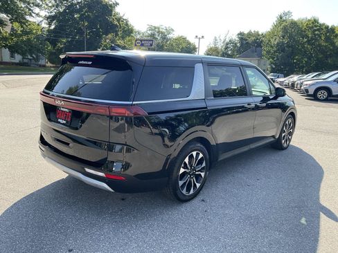 Used 2022 Kia Carnival EX FWD image 5