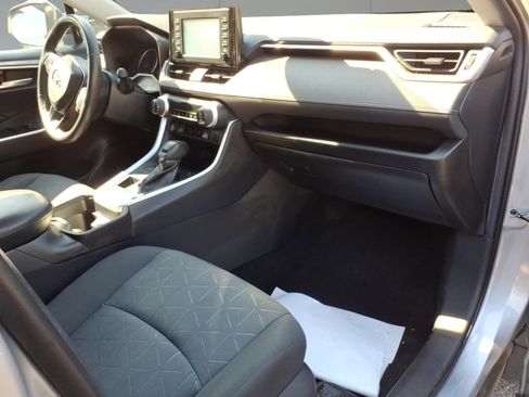Used 2019 Toyota RAV4 XLE AWD/4WD image 9
