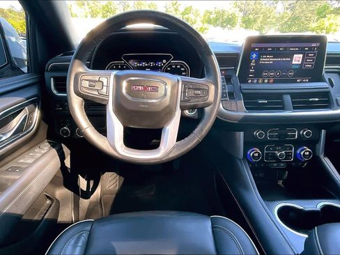 Used 2021 GMC Yukon SLT w/ SLT Premium Package AWD/4WD image 6