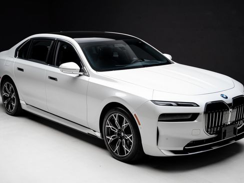 Used 2023 BMW i7 xDrive60 AWD/4WD image 40