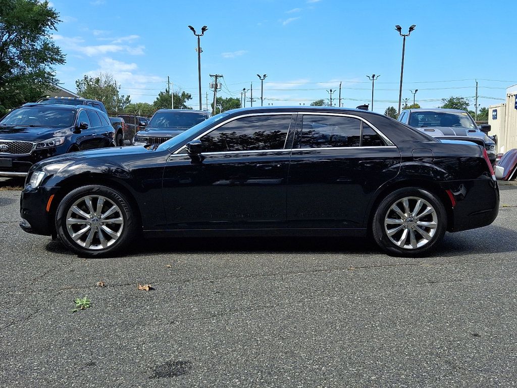 Used 2019 Chrysler 300 Touring AWD/4WD image 2