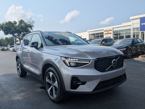 Certified 2026 Volvo XC40 B5 Plus AWD/4WD image 8