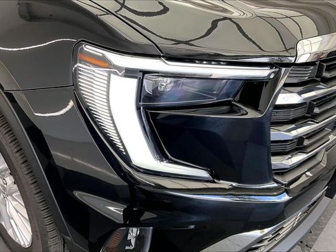 New 2026 GMC Acadia Elevation w/ Elevation Premium Package AWD/4WD image 15