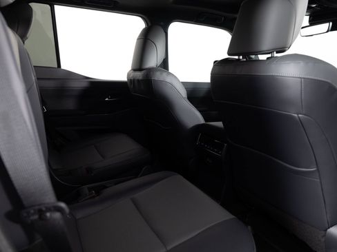 Used 2025 Lexus GX 550 w/ Accessory Package (2T) AWD/4WD image 21