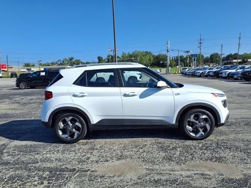 Used 2025 Hyundai Venue SEL FWD image 3