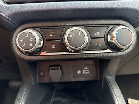 Used 2025 Nissan Versa SV FWD image 16