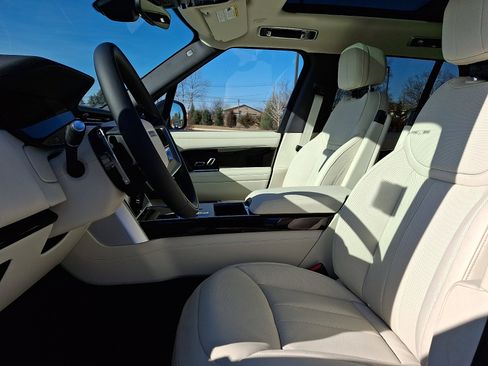 New 2026 Land Rover Range Rover SE image 13