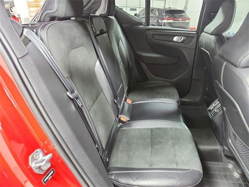 Used 2021 Volvo XC40 T5 R-Design w/ Protection Package image 38
