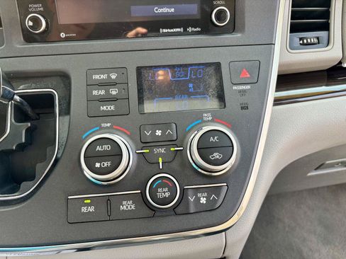 Used 2019 Toyota Sienna XLE Premium FWD image 26