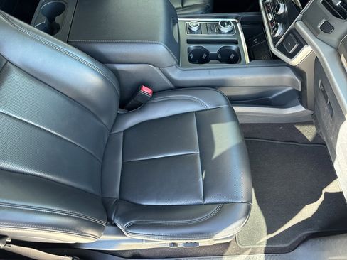 Used 2023 Ford Expedition XLT image 18