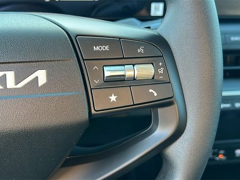 New 2025 Kia K4 LXS image 20