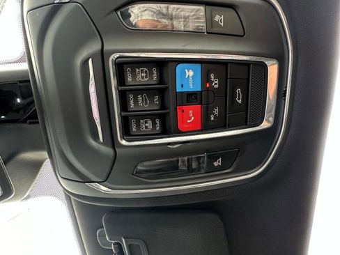 Used 2024 Jeep Grand Cherokee L Limited w/ Luxury Tech Group II AWD/4WD image 18